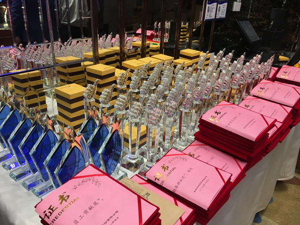 二十二年风雨  只因有你同行  又沐改革春风  再迎历史机遇 ——乐动(中国)ledong·官方网页版,22周年庆典暨颁奖典礼