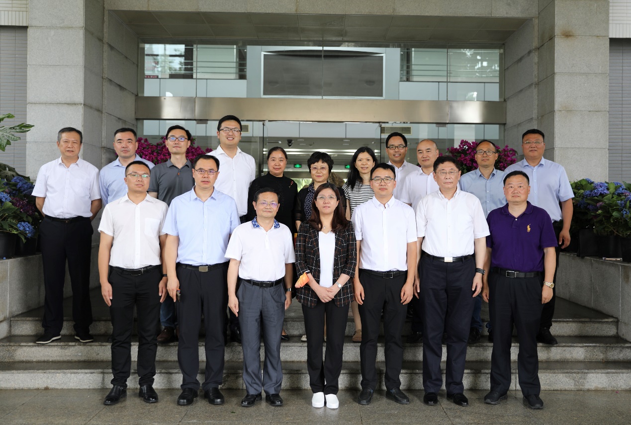 乐动(中国)ledong·官方网页版,与东南大学签订产学研战略合作协议，瞿磊获颁“东南大学至善教育贡献奖”